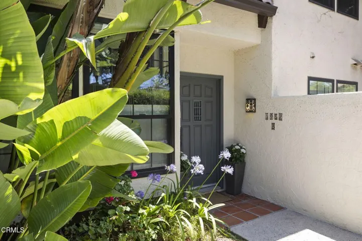 3-web-or-mls-UpmarketMedia-1932Jam-17