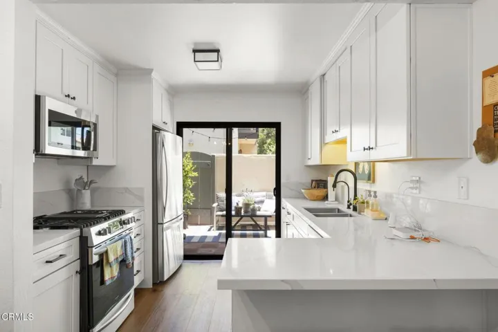 17-web-or-mls-UpmarketMedia-1932Jam-81