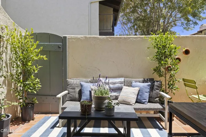 38-web-or-mls-UpmarketMedia-1932Jam-89