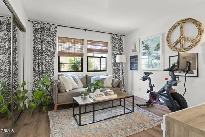 32-web-or-mls-UpmarketMedia-1932Jam-60