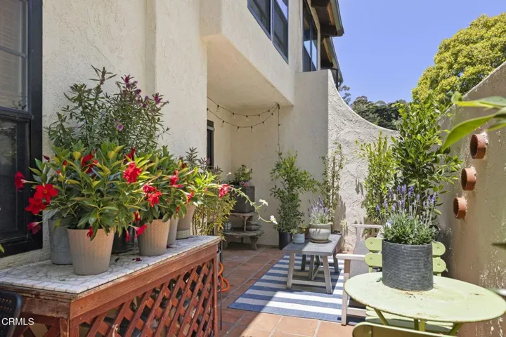 42-web-or-mls-UpmarketMedia-1932Jam-101