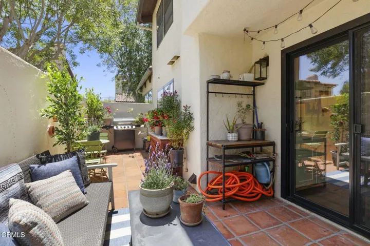 40-web-or-mls-UpmarketMedia-1932Jam-95