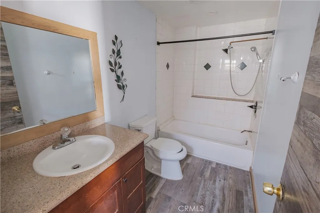 4660 Paramount Blvd, Pico Rivera, California 90660 home-pic-6