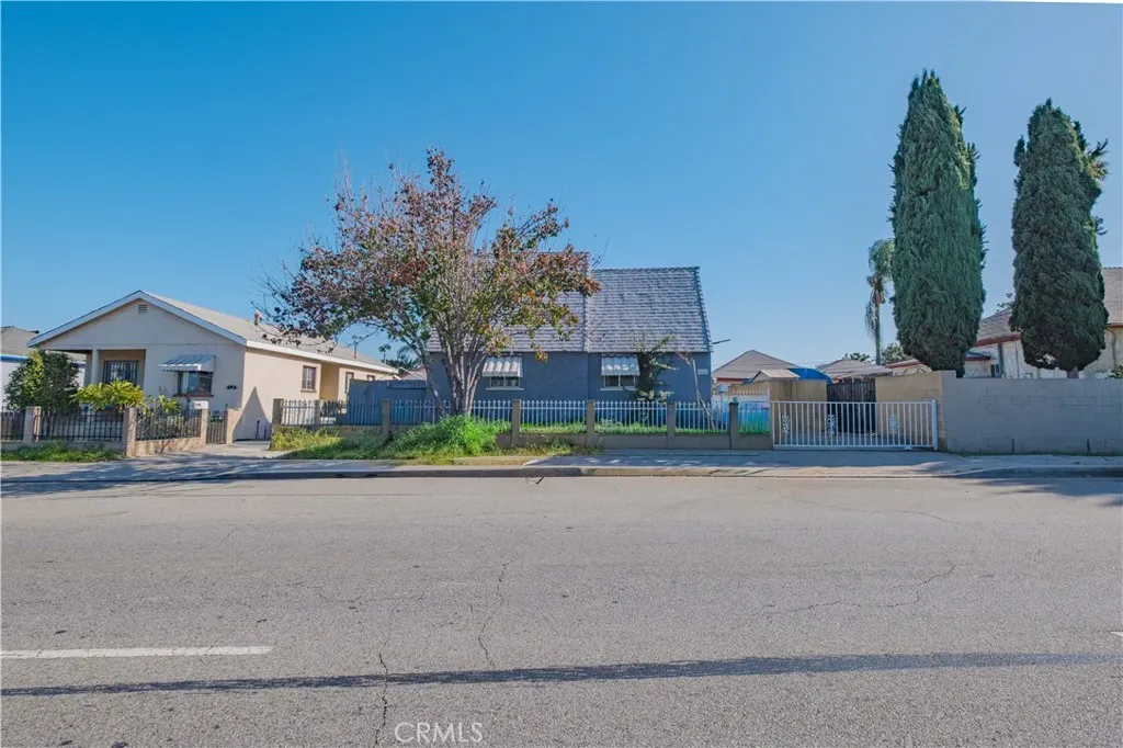 4660 Paramount Blvd, Pico Rivera, California 90660 home-pic-1