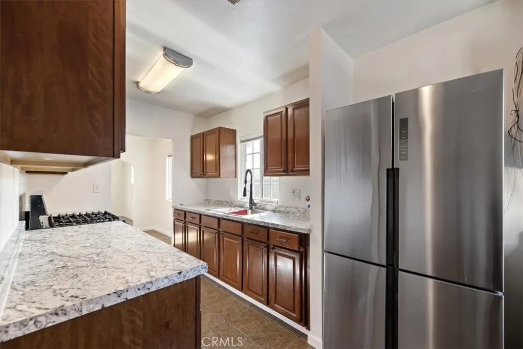10779 Barlow, Lynwood, California 90262 home-pic-20
