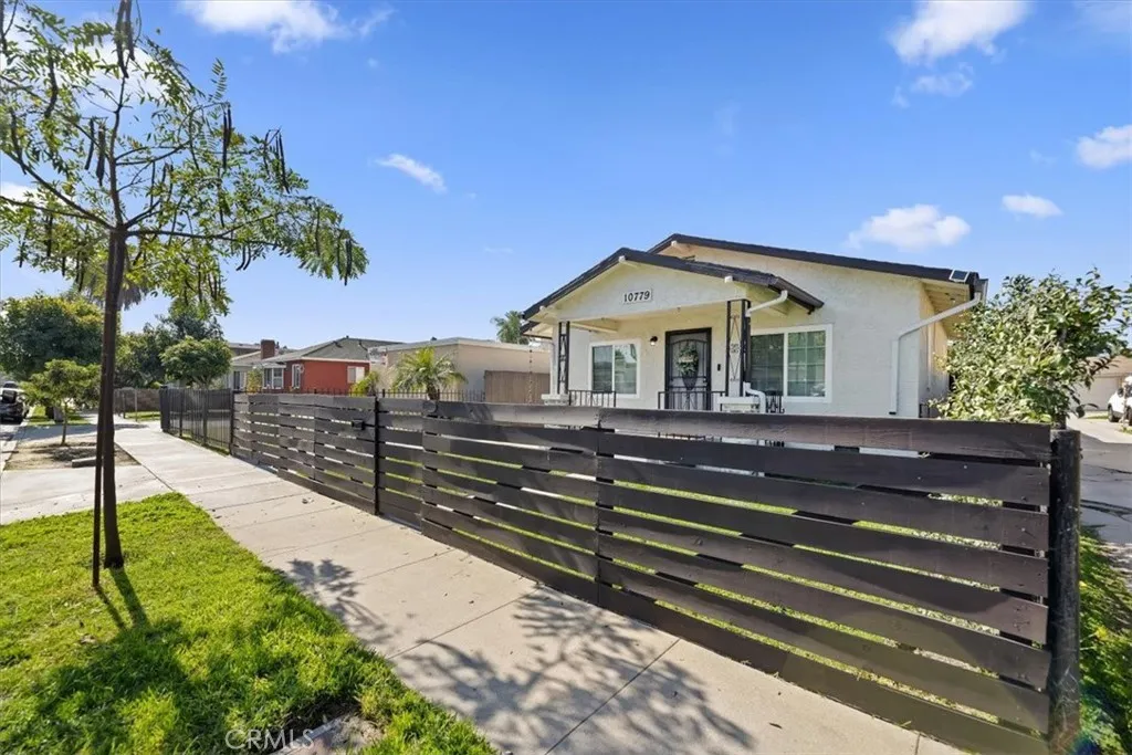 10779 Barlow, Lynwood, California 90262 home-pic-7