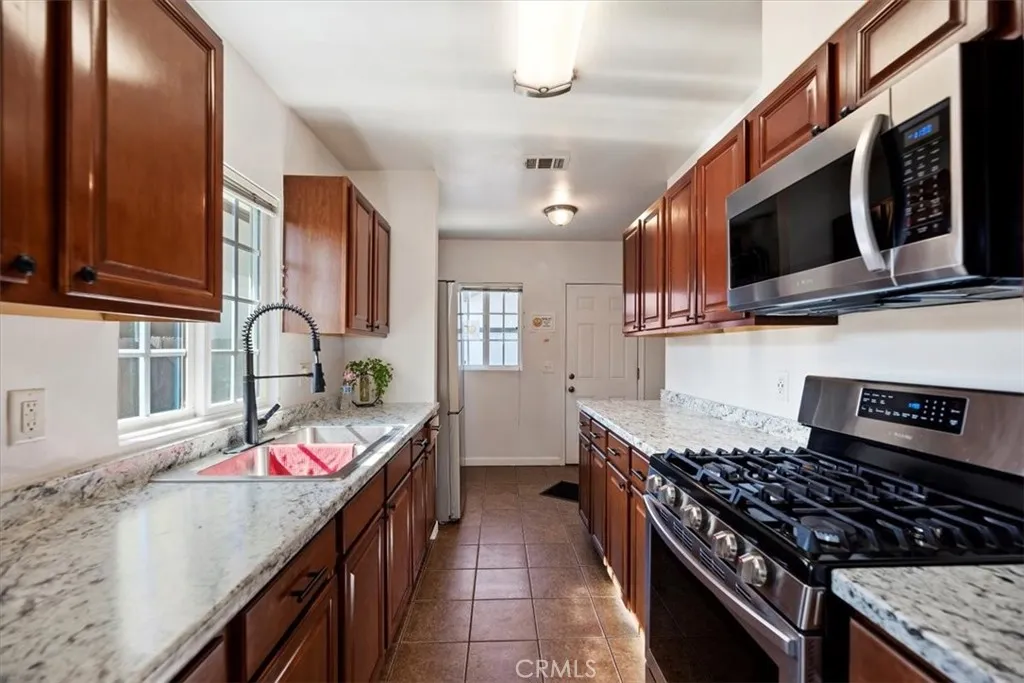 10779 Barlow, Lynwood, California 90262 home-pic-18