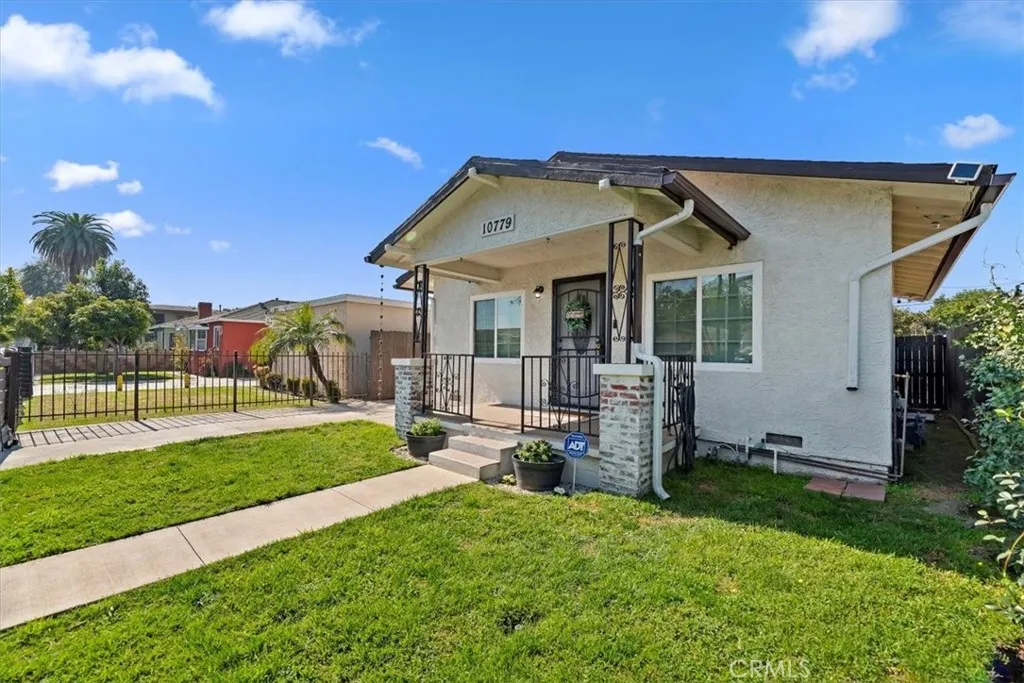 10779 Barlow, Lynwood, California 90262 home-pic-3
