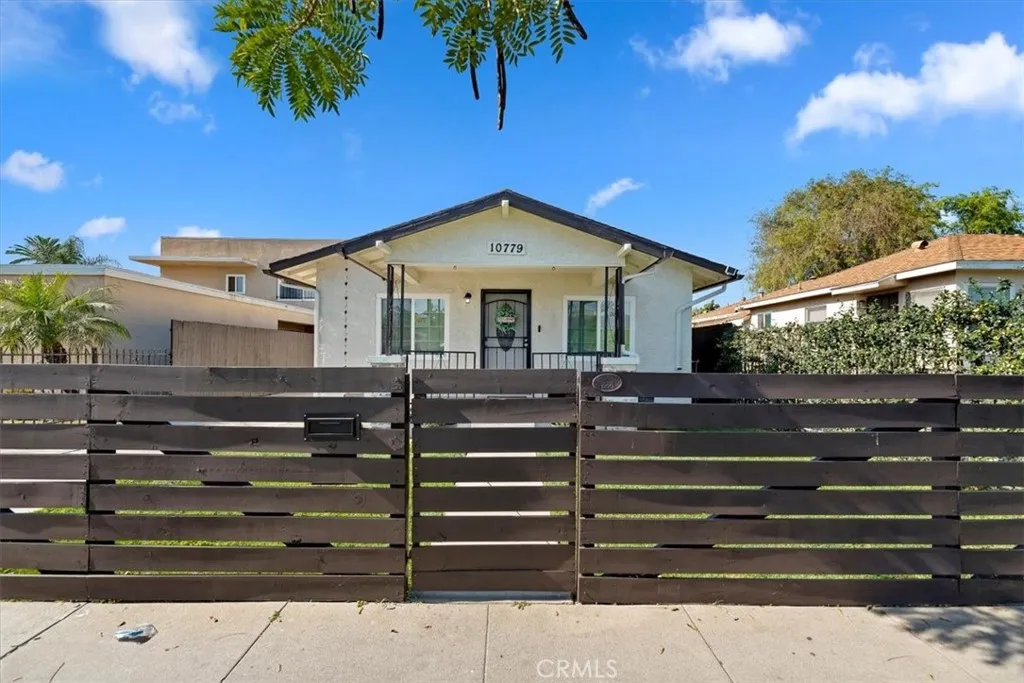 10779 Barlow, Lynwood, California 90262 home-pic-5