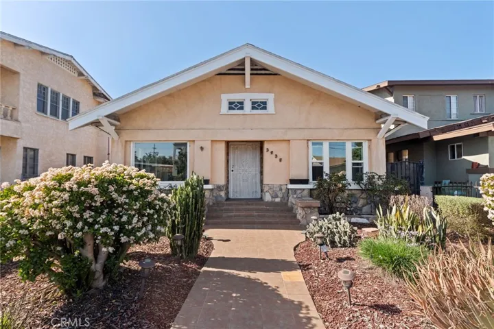 Green friendly drought tolerant front yard