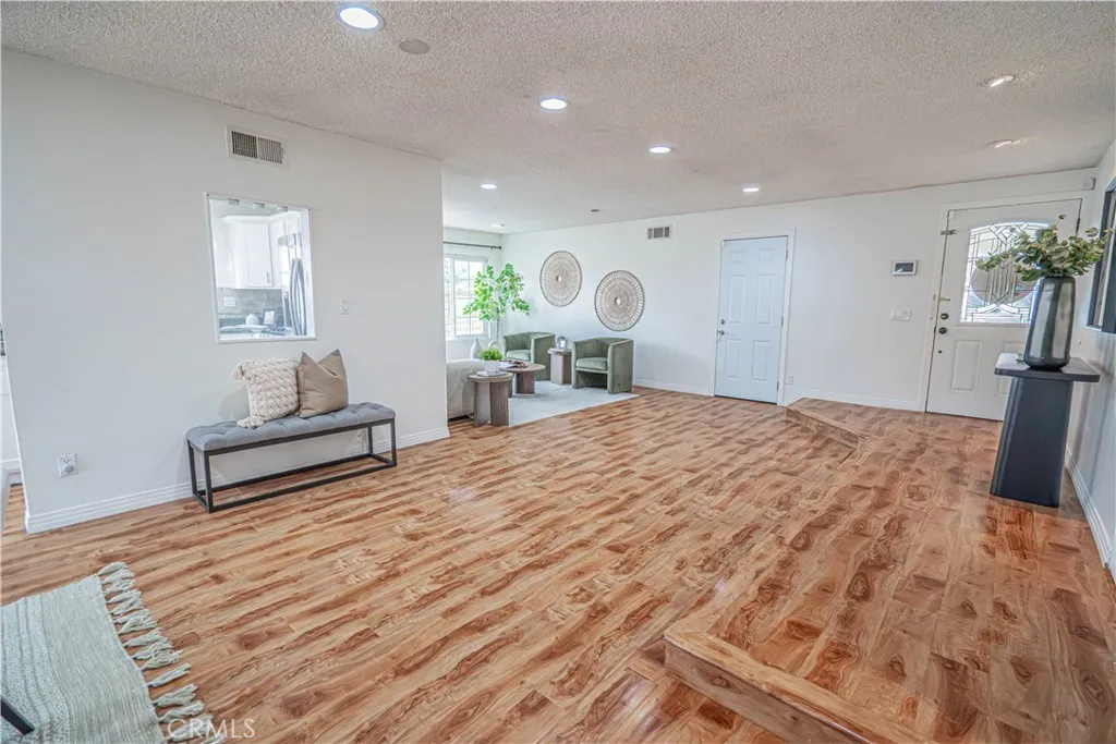 22612 Pamplico Dr, Saugus, California 91350 home-pic-6