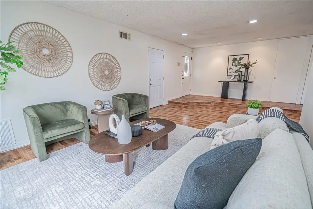 22612 Pamplico Dr, Saugus, California 91350 home-pic-10