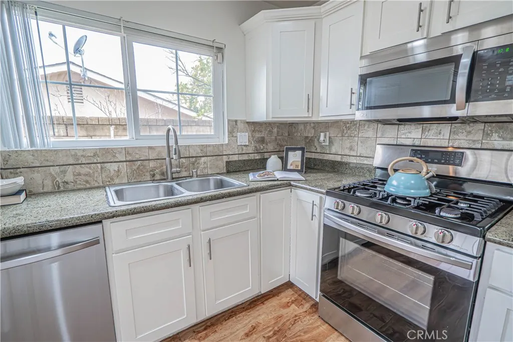 22612 Pamplico Dr, Saugus, California 91350 home-pic-18