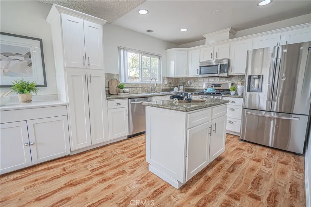 22612 Pamplico Dr, Saugus, California 91350 home-pic-17