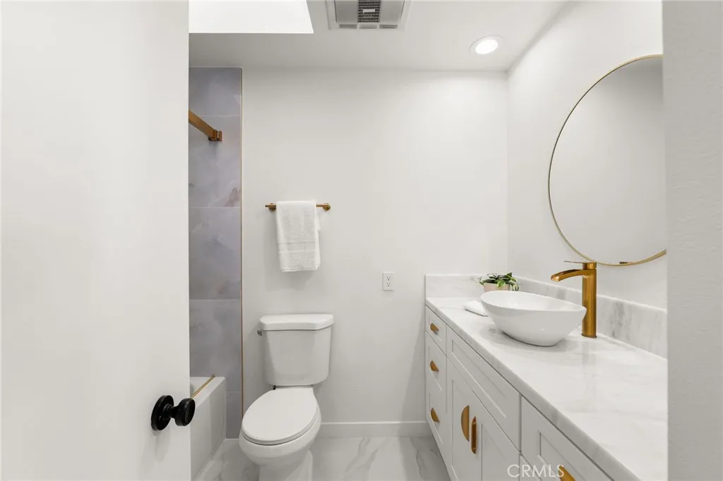 Upstairs Hall Bath