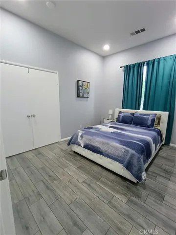 Den/ possible 4th bedroom/ no closet