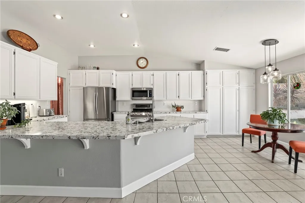 42323 Grandeur Way, Lancaster, California 93536 home-pic-12