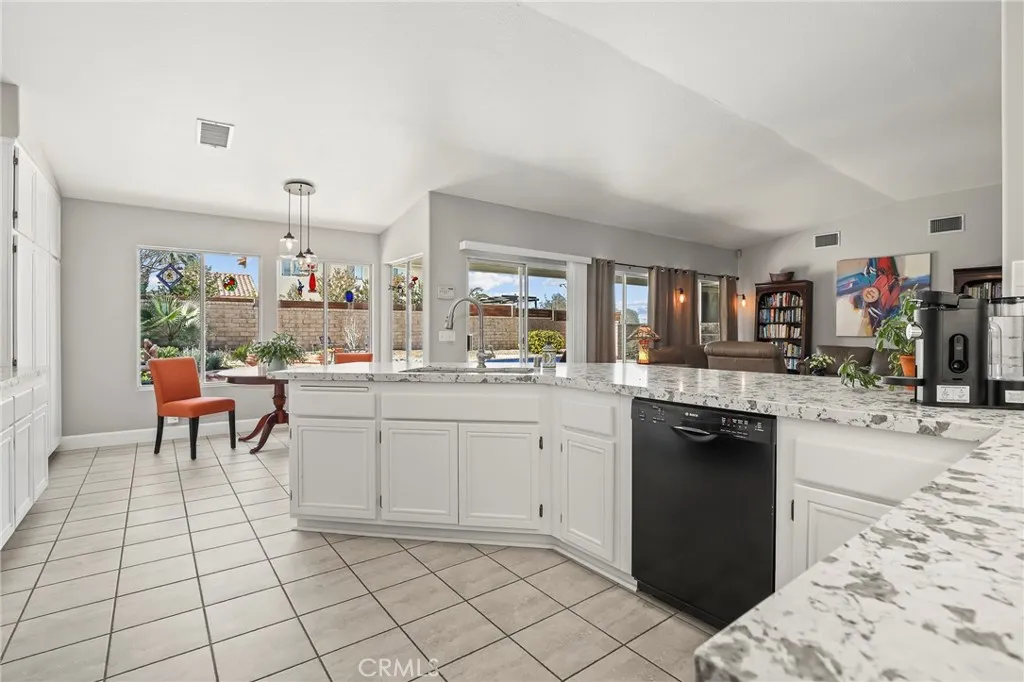 42323 Grandeur Way, Lancaster, California 93536 home-pic-13
