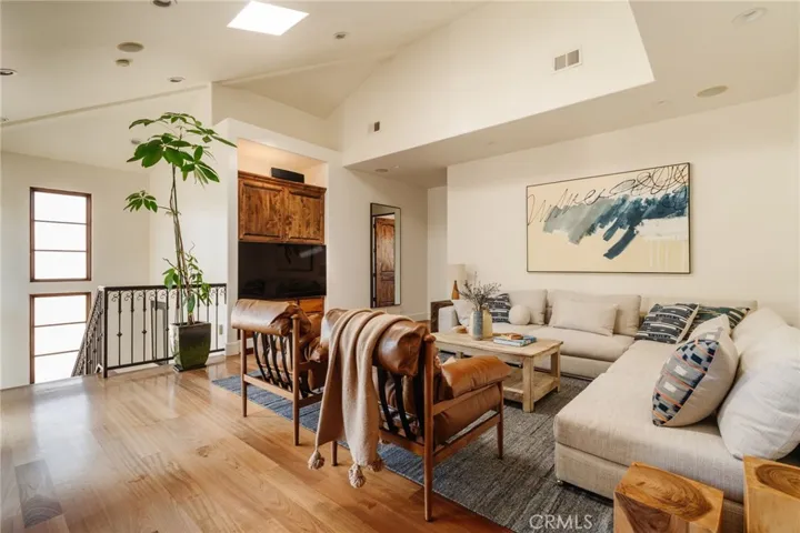 1807 Valley Park Avenue, Hermosa Beach, California 90254