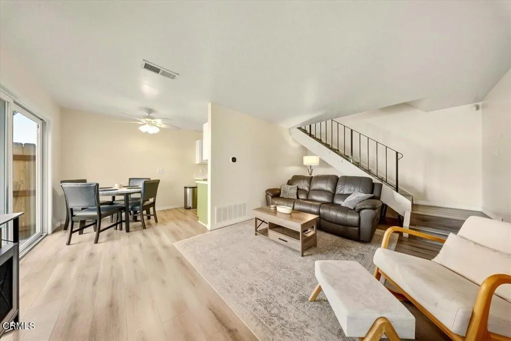 1036 Cheyenne Way, Oxnard, California 93033 home-pic-1