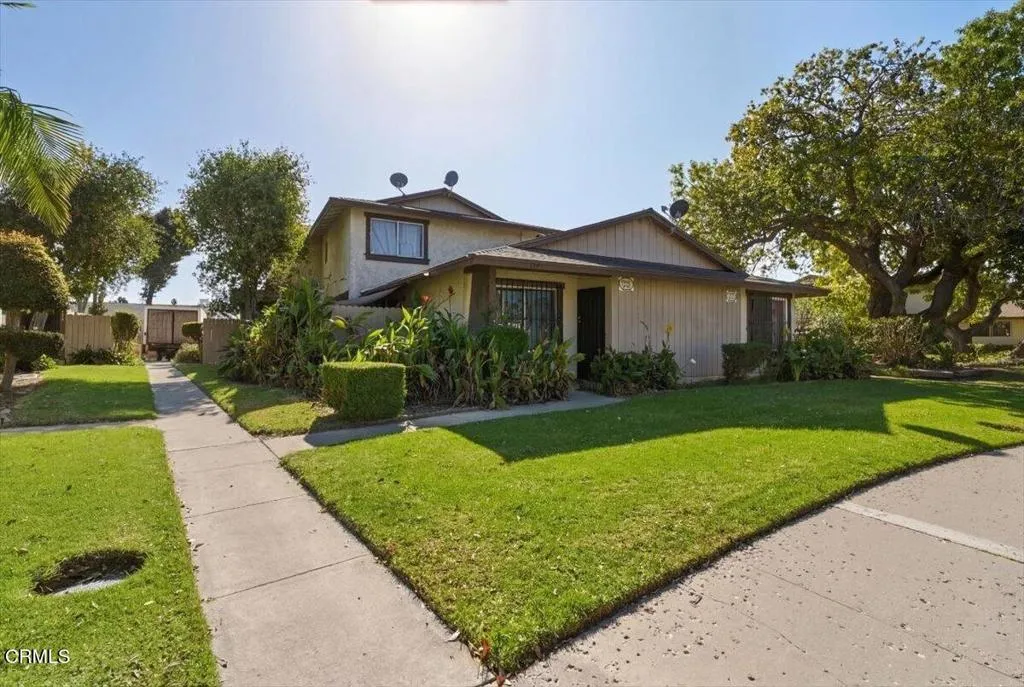 1036 Cheyenne Way, Oxnard, California 93033 home-pic-2