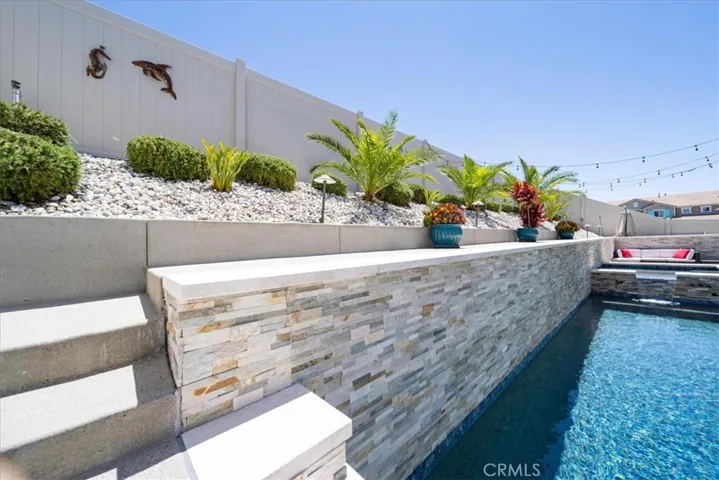 Stairs to top of pool