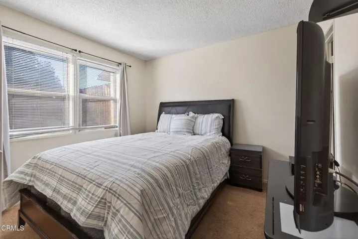 20-web-or-mls-Upmarket Media-5014Flo-052