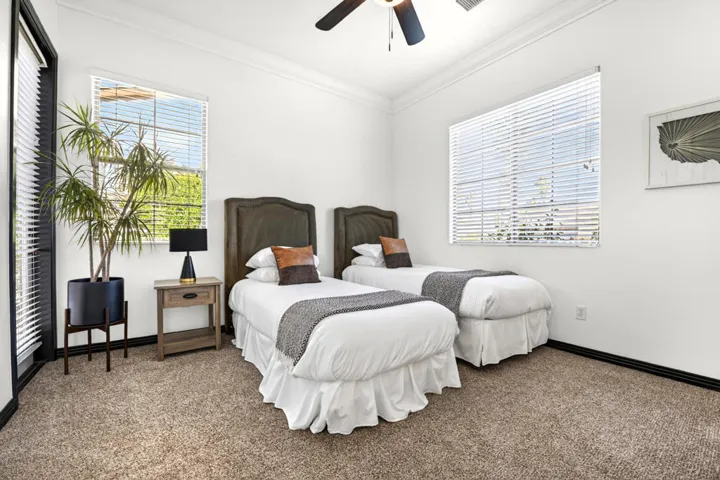 48789-cascade-st-day-015