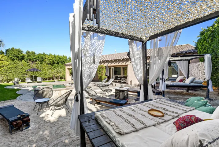 48789-cascade-st-day-028