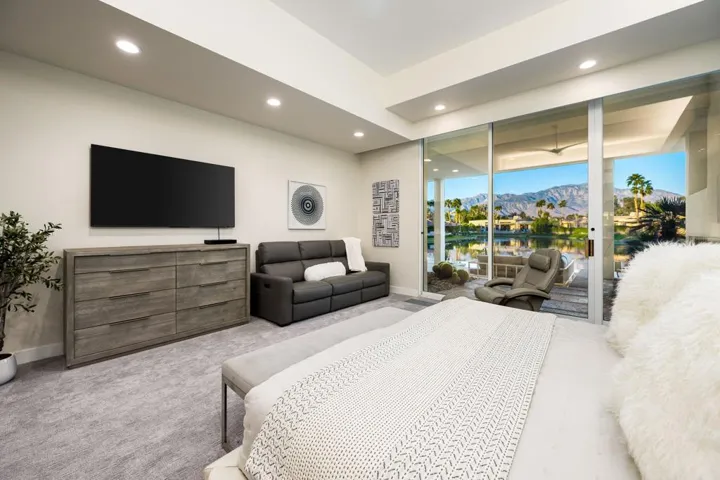 94-web-or-mls-JB_Andrews_OPMG_0126_094