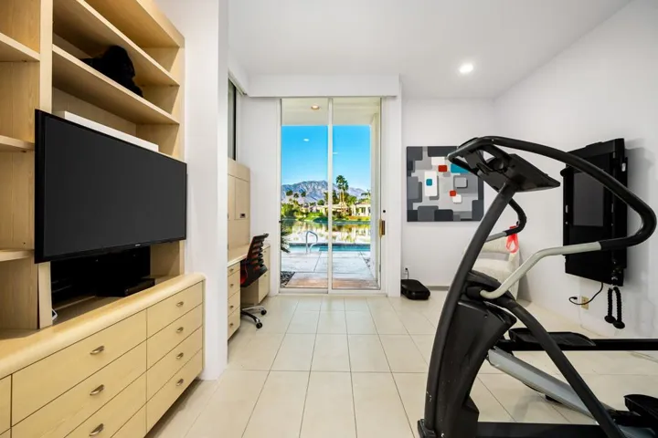 99-web-or-mls-JB_Andrews_OPMG_0126_099