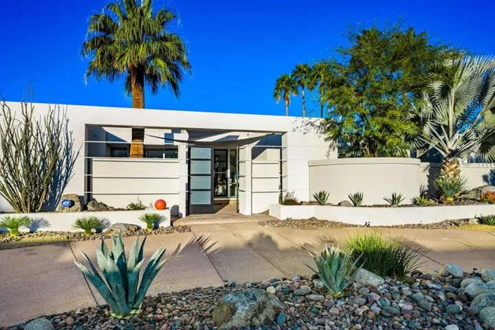 62-web-or-mls-JB_Andrews_OPMG_0126_062