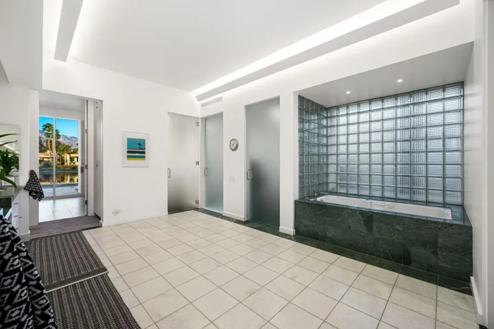 95-web-or-mls-JB_Andrews_OPMG_0126_095