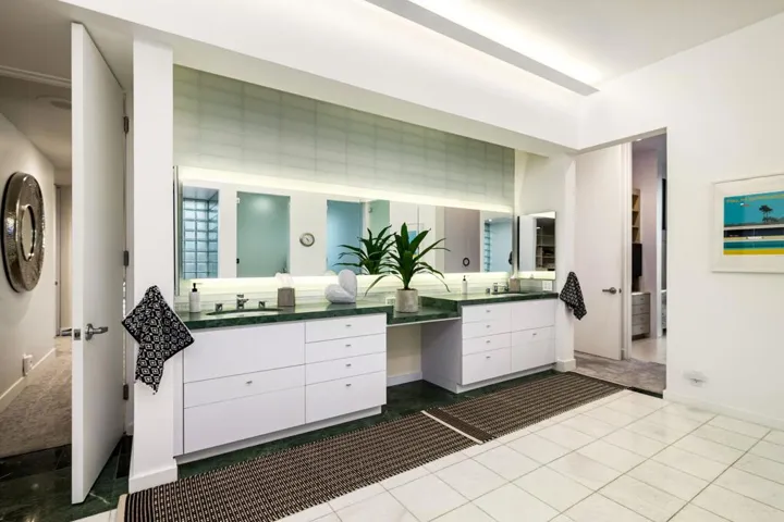 96-web-or-mls-JB_Andrews_OPMG_0126_096