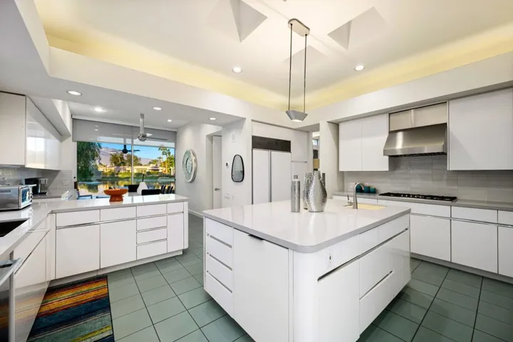 87-web-or-mls-JB_Andrews_OPMG_0126_087