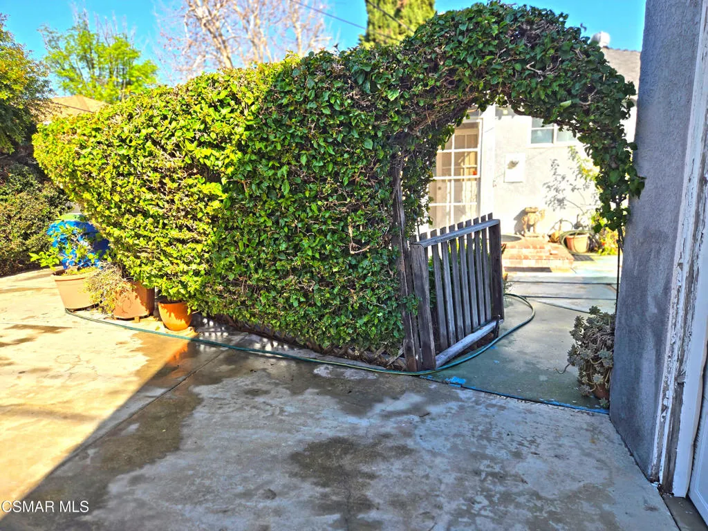 17526 Miranda Street, Encino, California 91316 home-pic-24