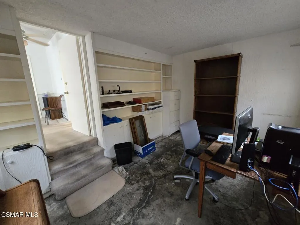 17526 Miranda Street, Encino, California 91316 home-pic-16