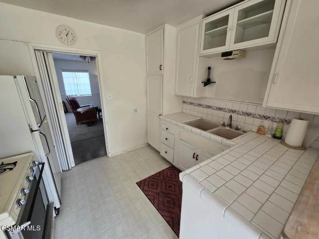 17526 Miranda Street, Encino, California 91316 home-pic-8