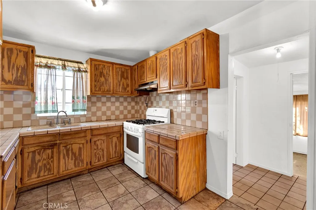 4748 Dozier Street, East Los Angeles, California 90022 home-pic-10