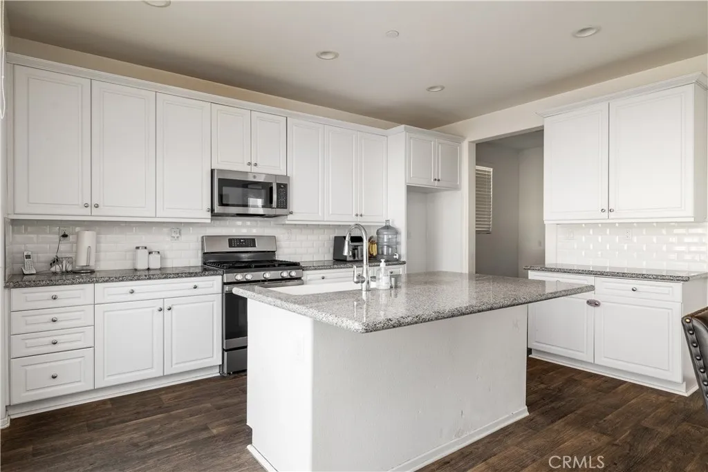 30800 Mossy Bend Ln., Murrieta, California 92563 home-pic-13