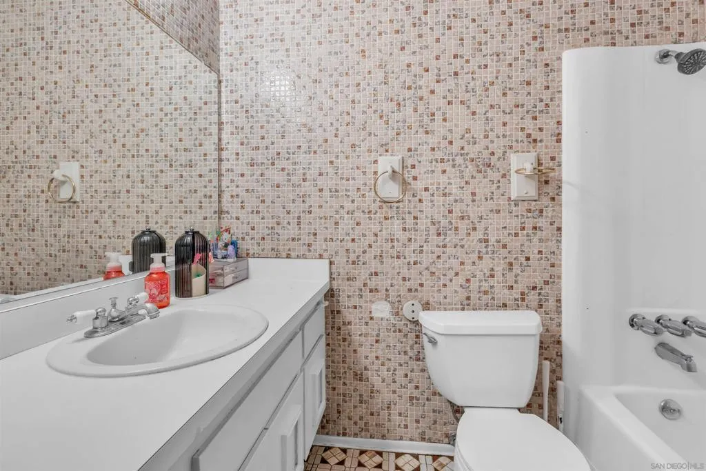 607 E E J St, Chula Vista, California 91910 home-pic-23