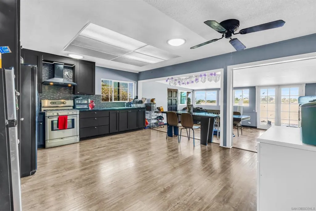 607 E E J St, Chula Vista, California 91910 home-pic-18