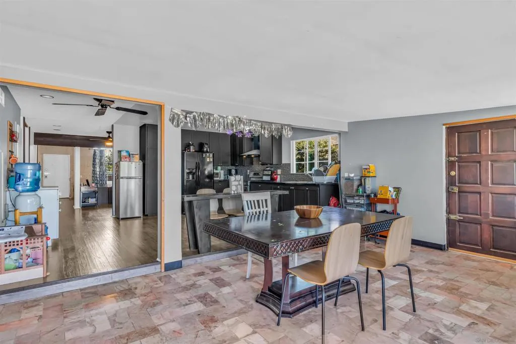 607 E E J St, Chula Vista, California 91910 home-pic-21