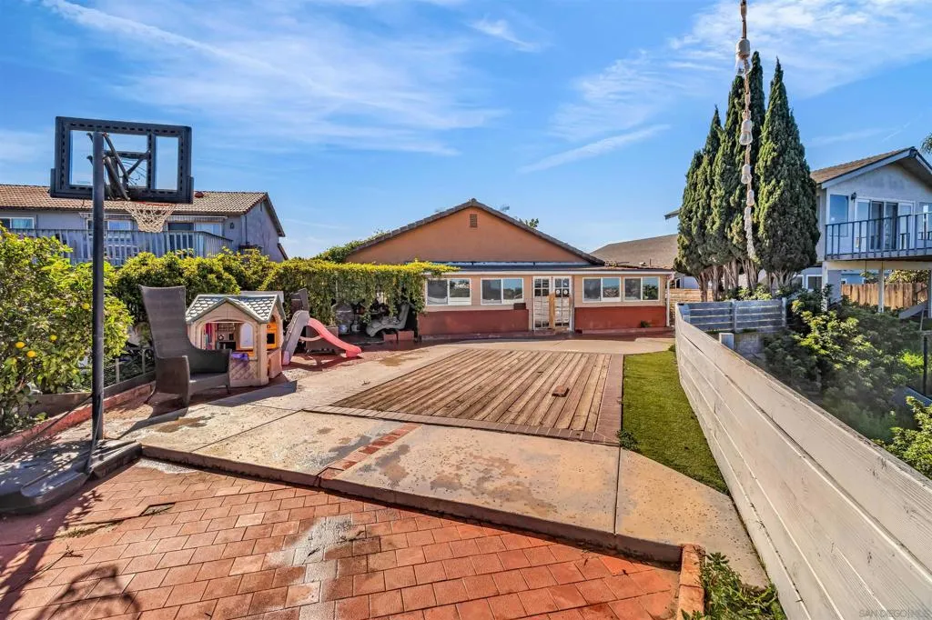 607 E E J St, Chula Vista, California 91910 home-pic-6