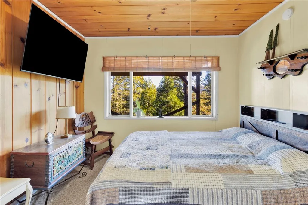 993 Mercury Way, Crestline, California 92325 home-pic-35