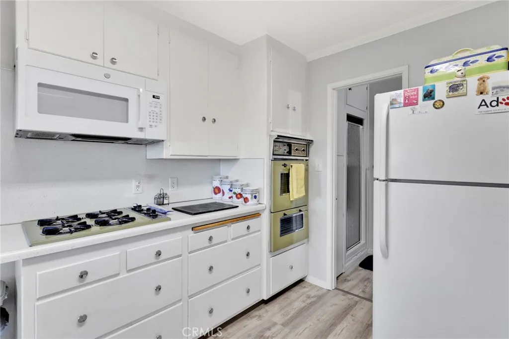 993 Mercury Way, Crestline, California 92325 home-pic-24