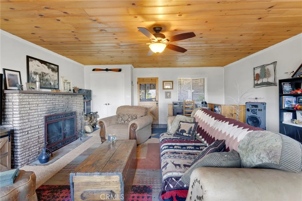 993 Mercury Way, Crestline, California 92325 home-pic-18
