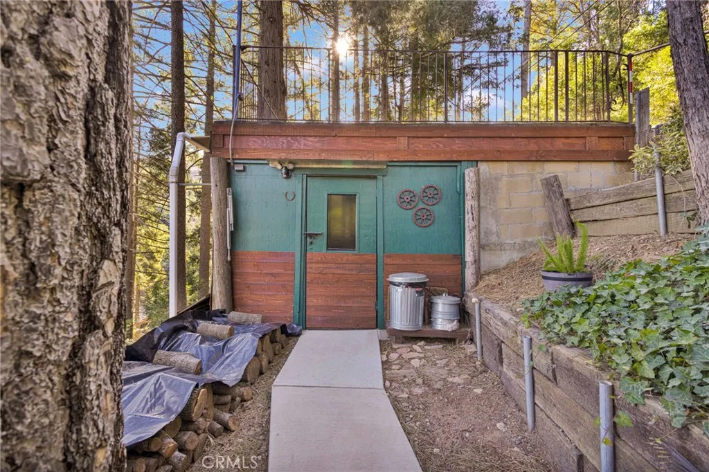 993 Mercury Way, Crestline, California 92325 home-pic-46