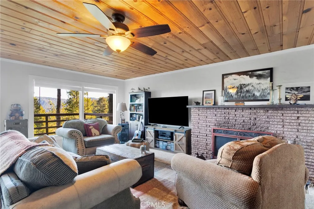 993 Mercury Way, Crestline, California 92325 home-pic-16