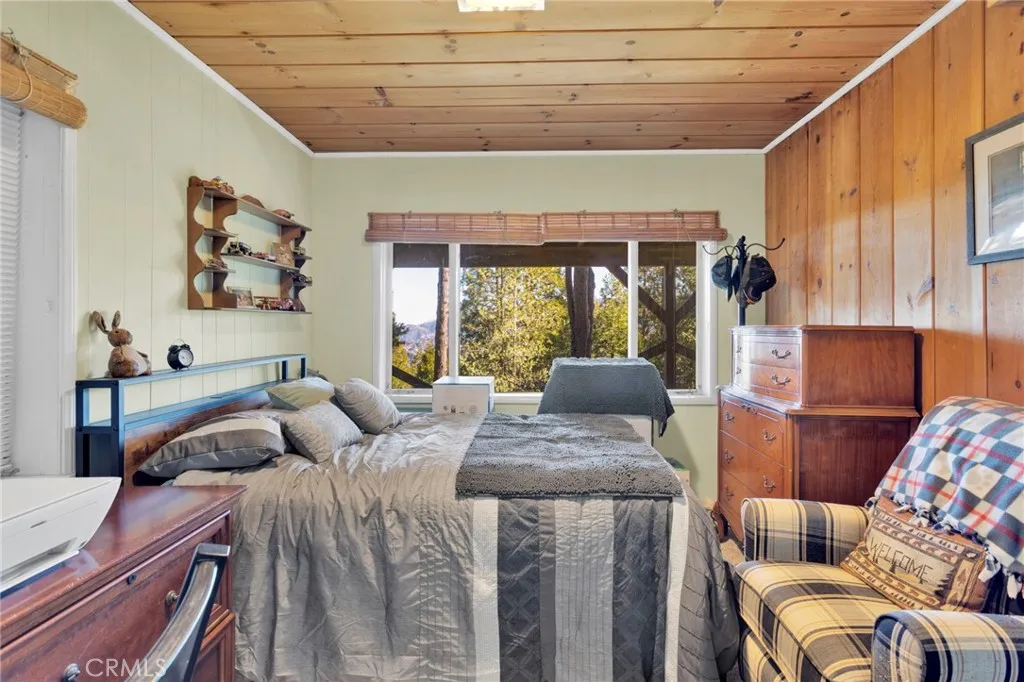 993 Mercury Way, Crestline, California 92325 home-pic-33